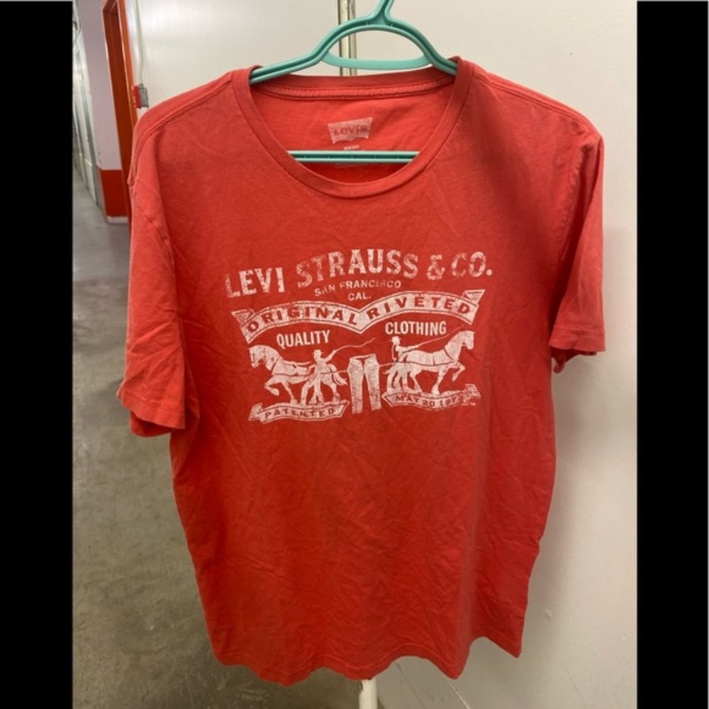 Levi’s tshirt